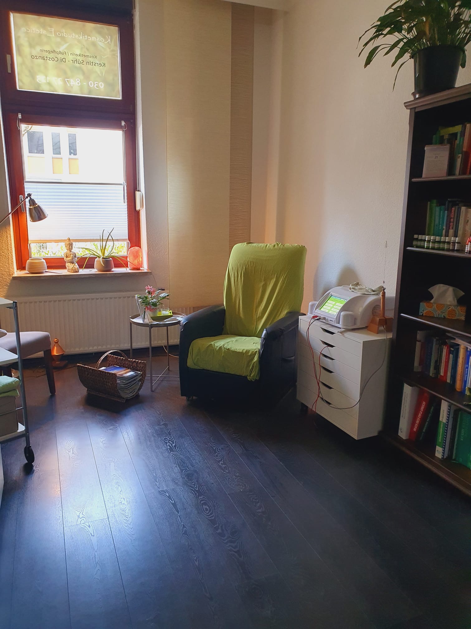 Behandlungsraum für Bioresonanz in der Naturheilpraxis Conte in Berlin