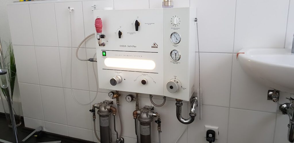 Colon-Hydro-Gerät in der Naturheilpraxis Conte in Berlin